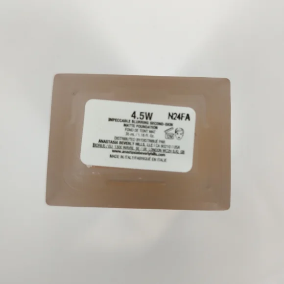 Anastasia Beverly Hills Impeccable Blurring Second Skin Foundation Matte 4.5W - Picture 4 of 5